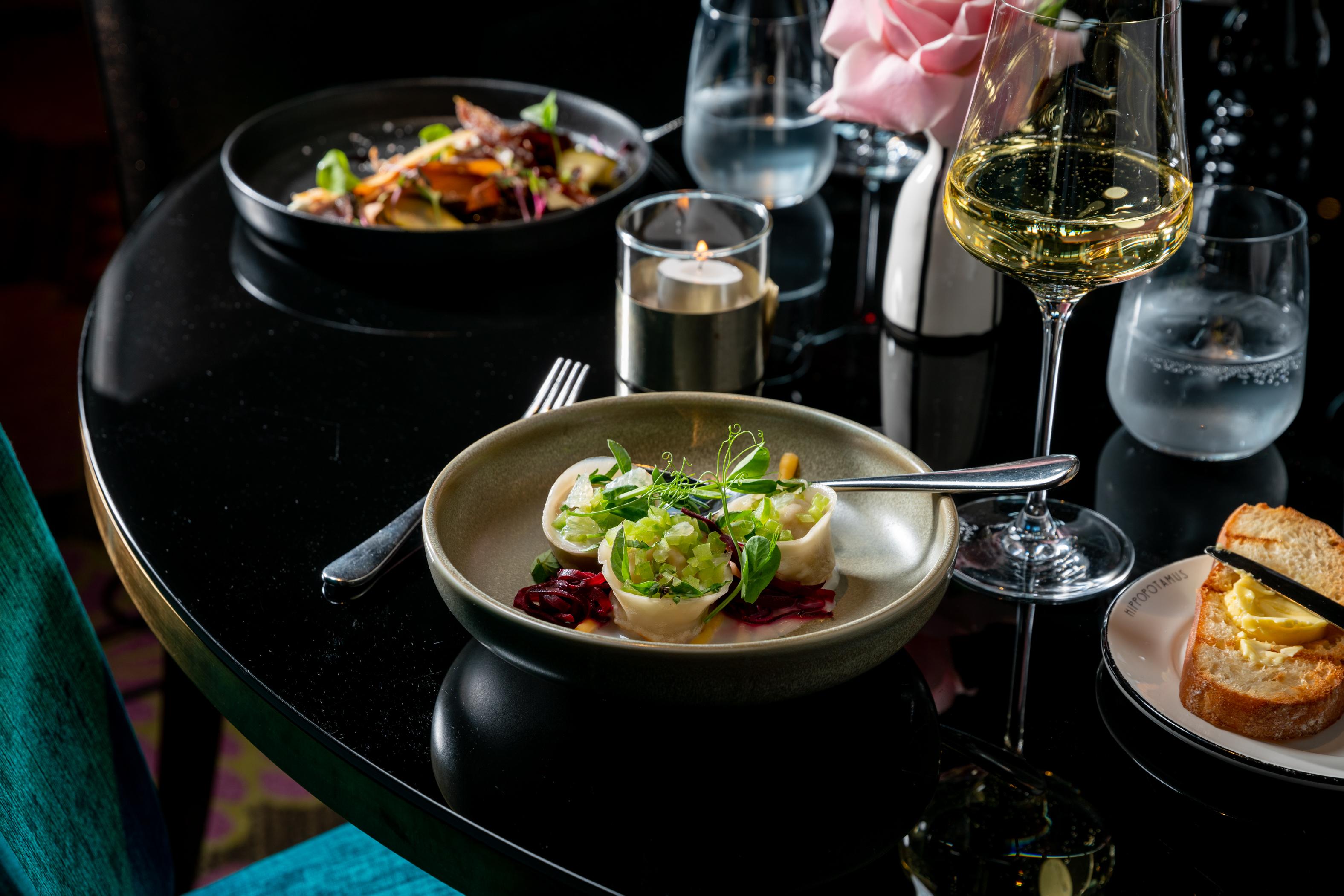 Museum Apartment Hotel, Independent Collection By Evt Веллінгтон Екстер'єр фото A meal at the restaurant