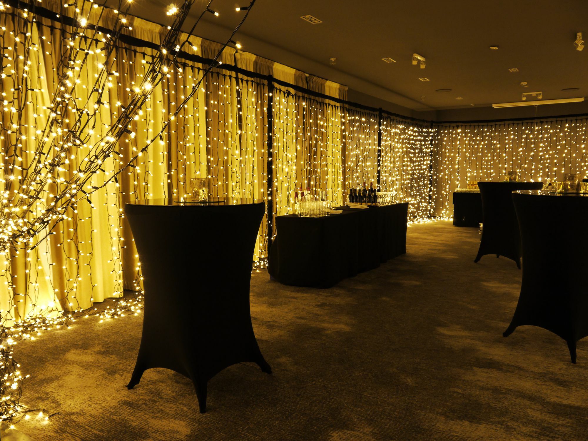 Museum Apartment Hotel, Independent Collection By Evt Веллінгтон Екстер'єр фото A curtain of LED fairy lights